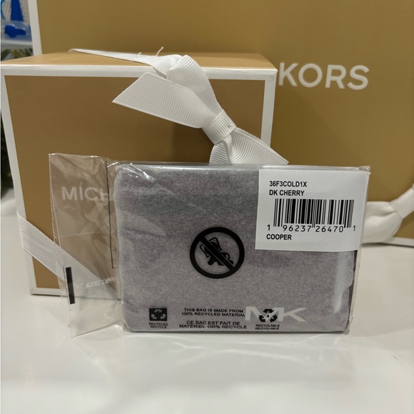 MICHAEL KORS
Cooper Wallet Tall Card Case - Picture 6 of 6